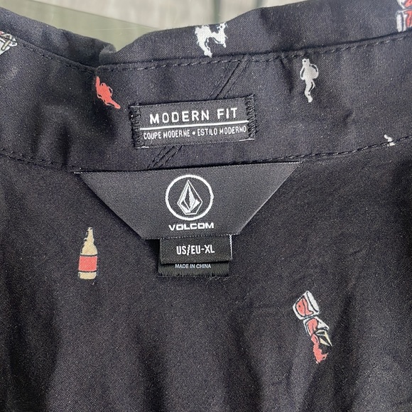 Volcom short sleeved button up lightweight shirt - Picture 4 of 5